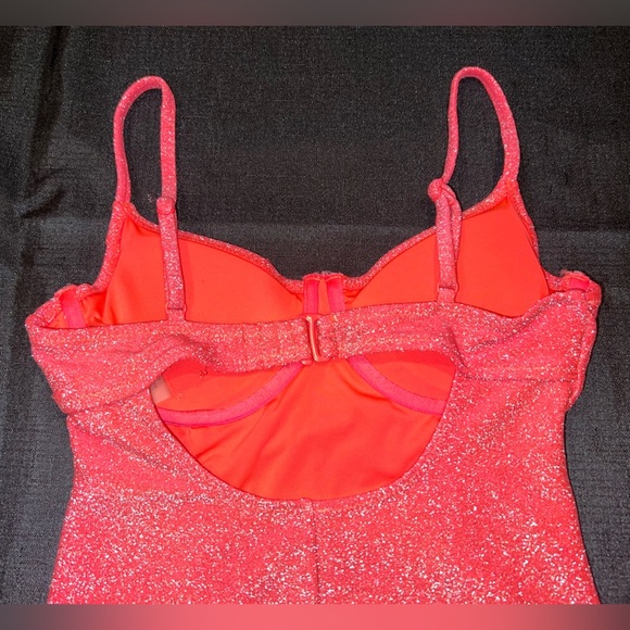 Good American Sparkle Show Off Underwire One-Piece Swimsuit in Fiery Coral 002 - Picture 11 of 14
